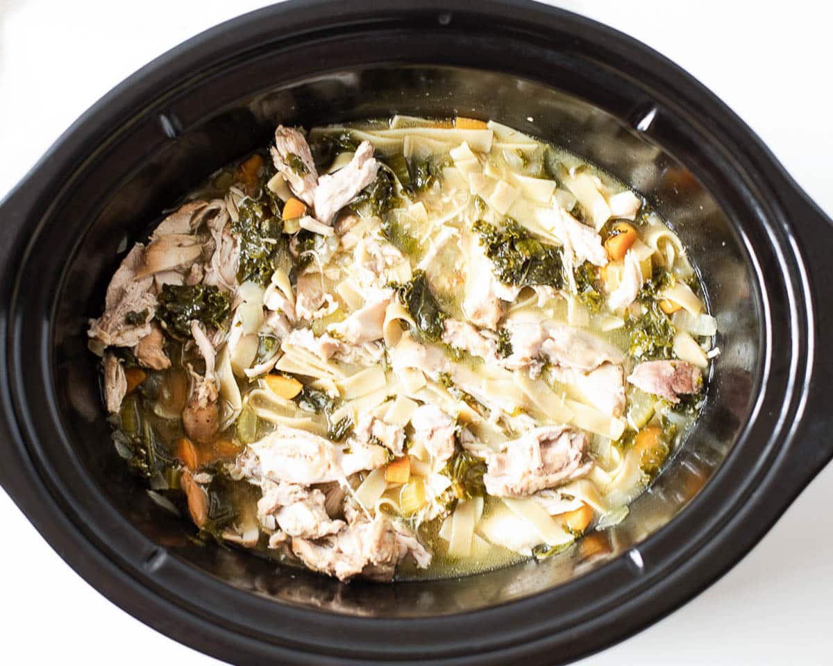 How to make crockpot chicken noodle and kale soup