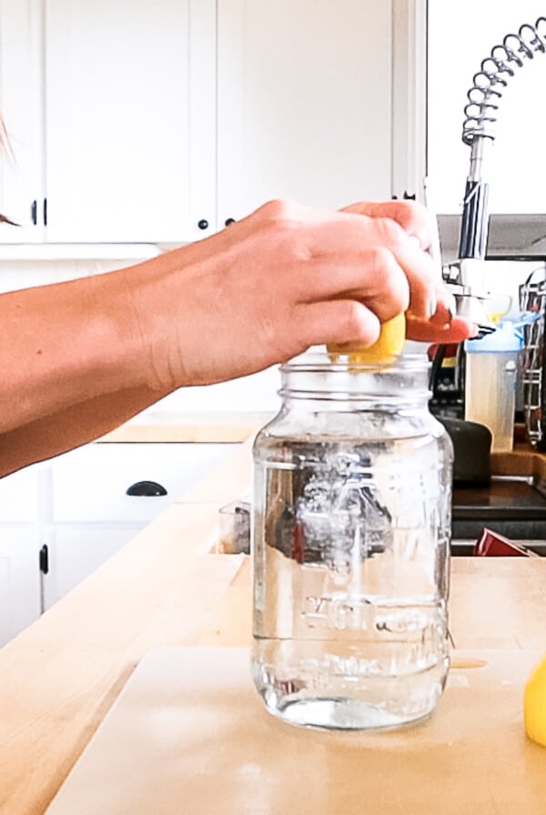 what I eat in a day - prepping lemon water