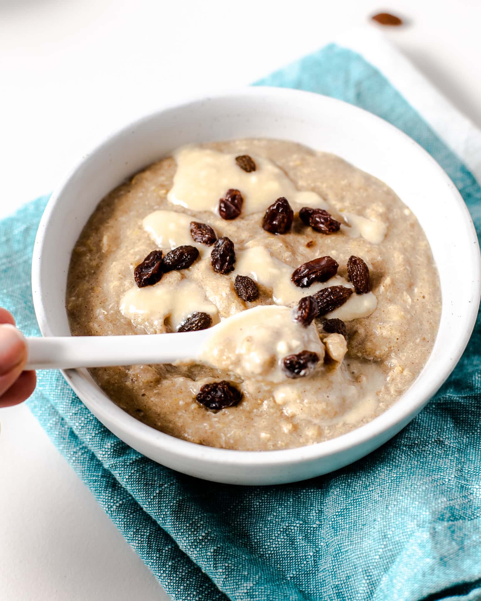 cinnamon roll protein oatmeal