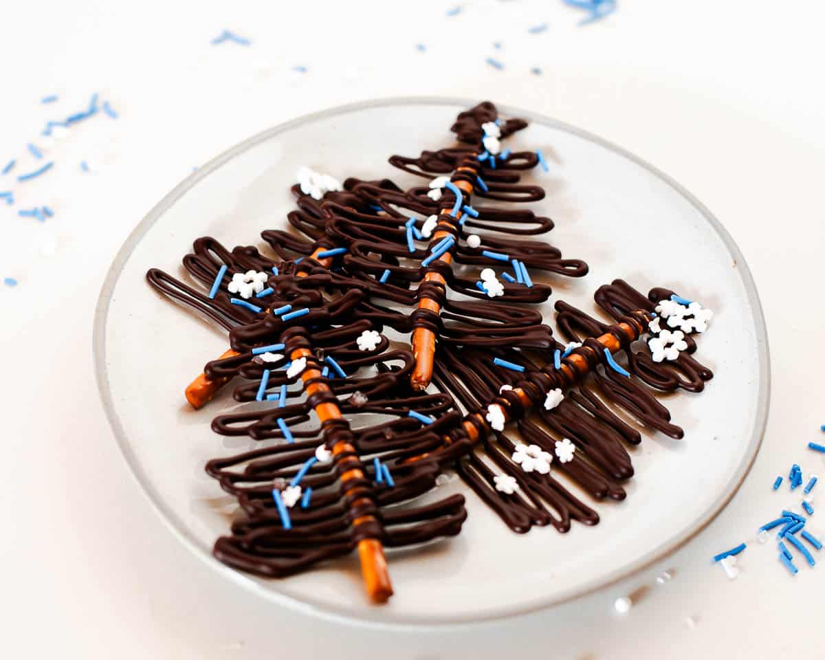 Easy No-Bake Chocolate Pretzel Trees for Christmas