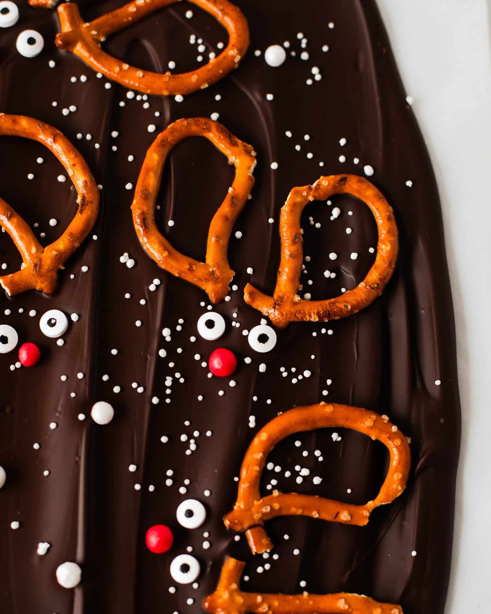 How to make chocolate reindeer bark