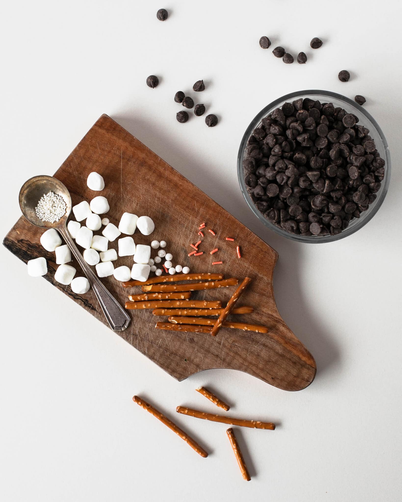 What you need for marshmallow snowman bark