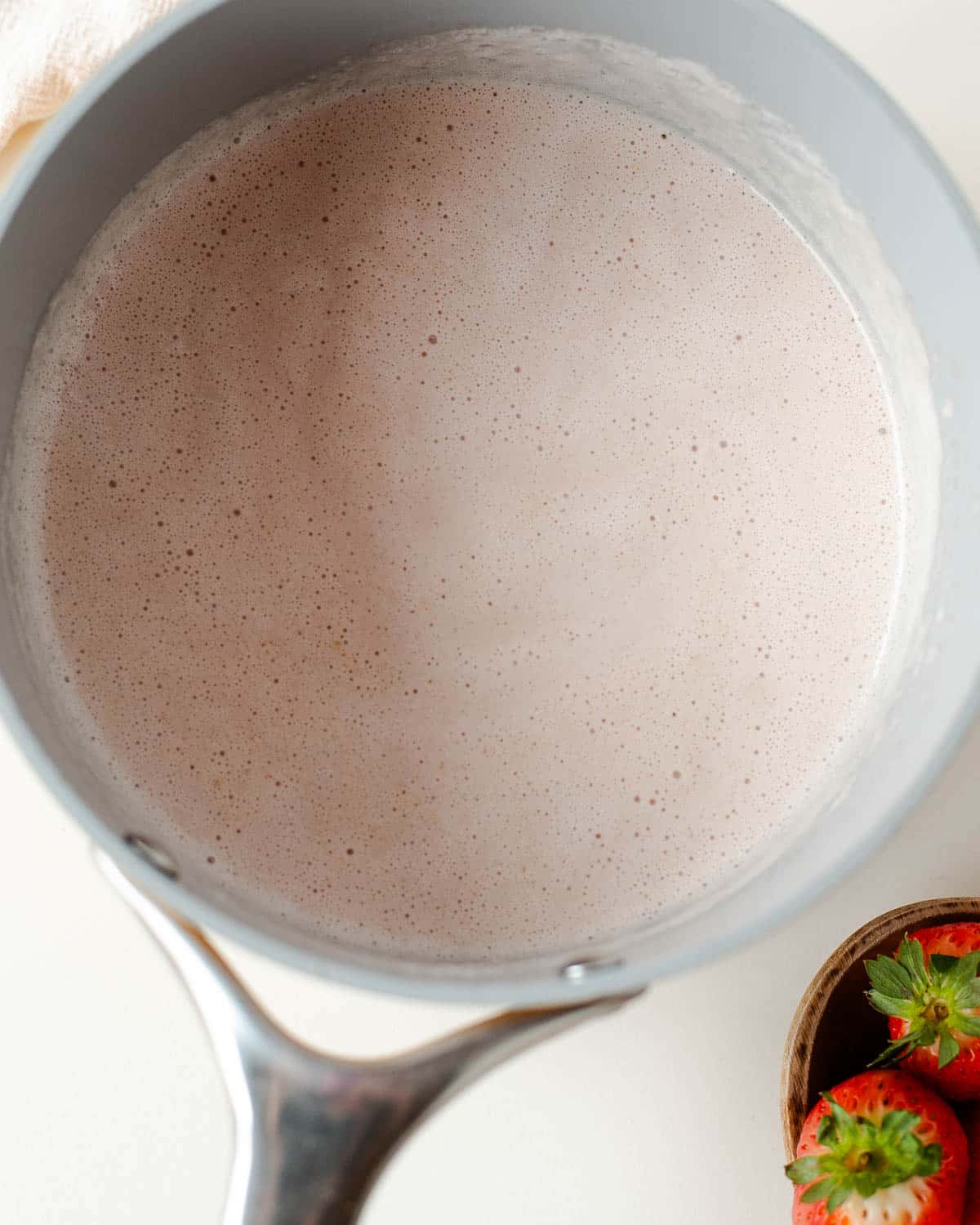 How to make a strawberry hot chocolate mix