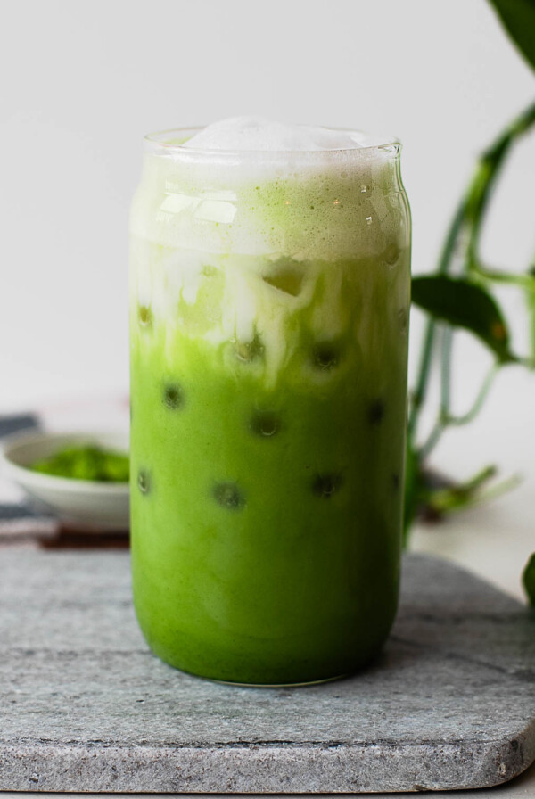 High protein iced matcha latte recipe made with matcha powder, vanilla protein powder, and milk.