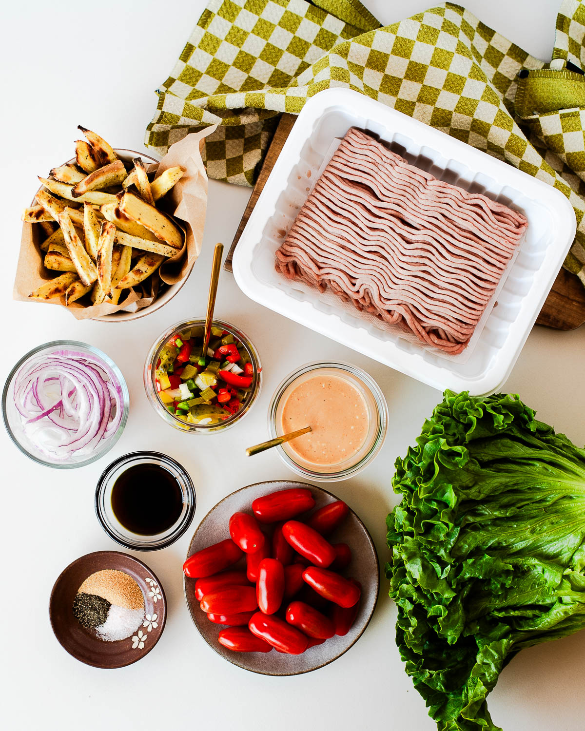 Healthy turkey burger bowl served with crispy sweet potato fries, fresh vegetables, pickle de gallo, and creamy special sauce for an easy high-protein meal.